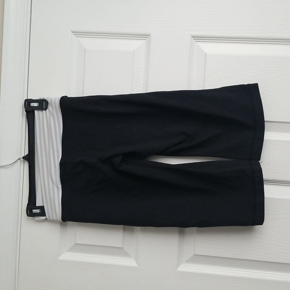 Lululemon Crisscross Waist Flare Cropped Leggings - Picture 5 of 14